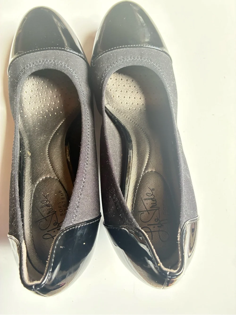 Life Stride Two-Tone Gray and Black Comfort Pumps
